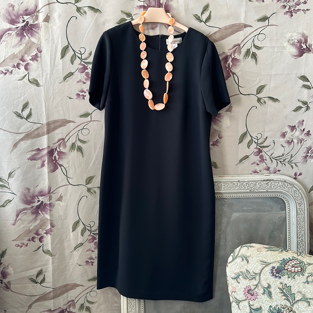 Classic desk to dinner dress. Office. Work. Little black dress. Minimalist sz 10